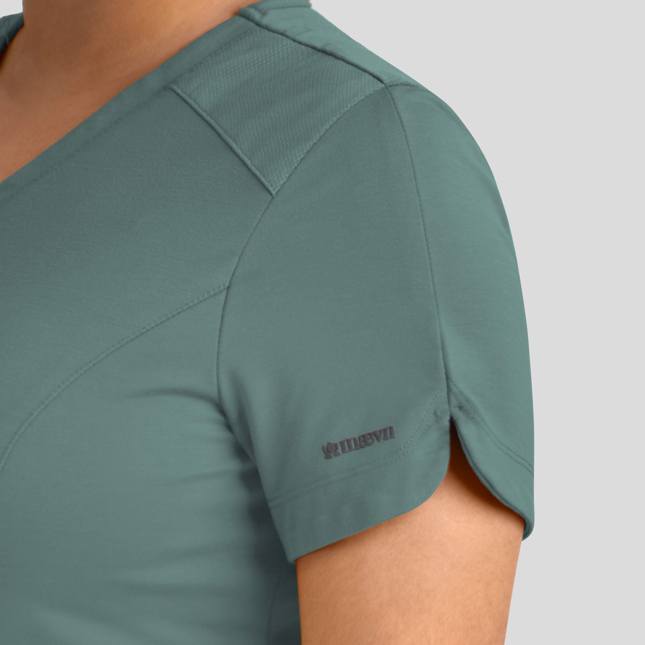 Maevn_Focus_20302_sage_sleeve